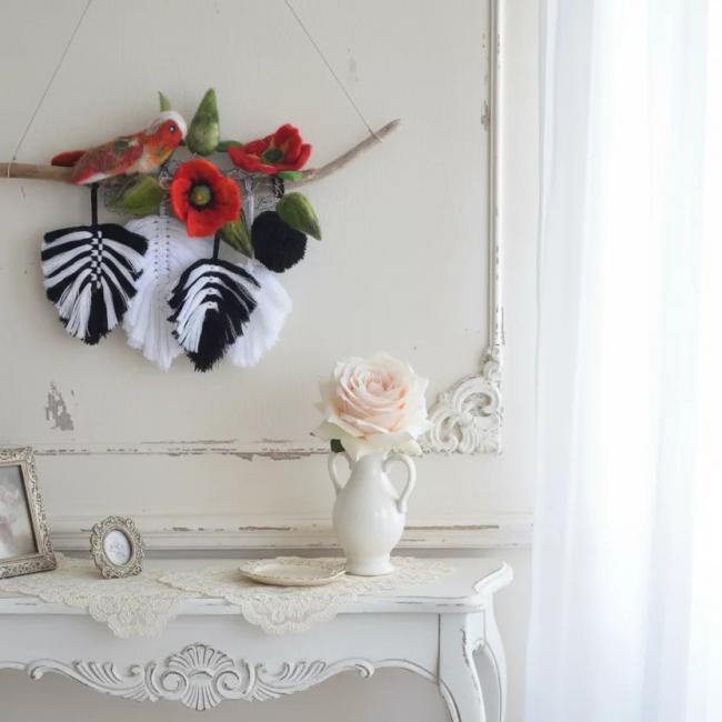 Mobile oiseaux sur bois flott&eacute;