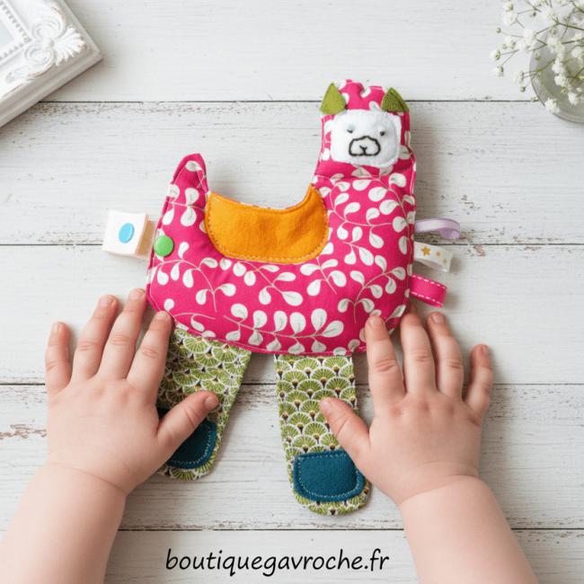 Doudou Lama, pr&eacute;nom Personnalis&eacute; avec Attache T&eacute;tine et Carr&eacute; Douceur (frais de port offert)