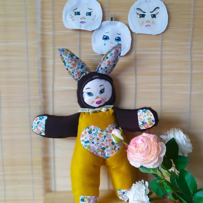 Pinpin, Peluche Lapin avec 4 visages, Commande personnalis&eacute;e