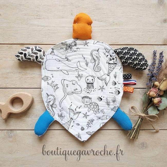 &nbsp;Doudou Plat Tortue pr&eacute;nom brod&eacute; offert