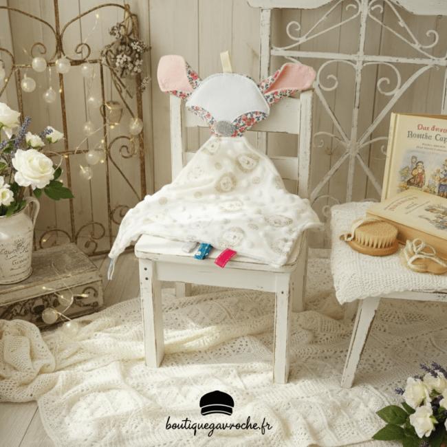 Doudou plat C&acirc;lin PETIT FAON avec pr&eacute;nom brod&eacute; (frais de port offert)