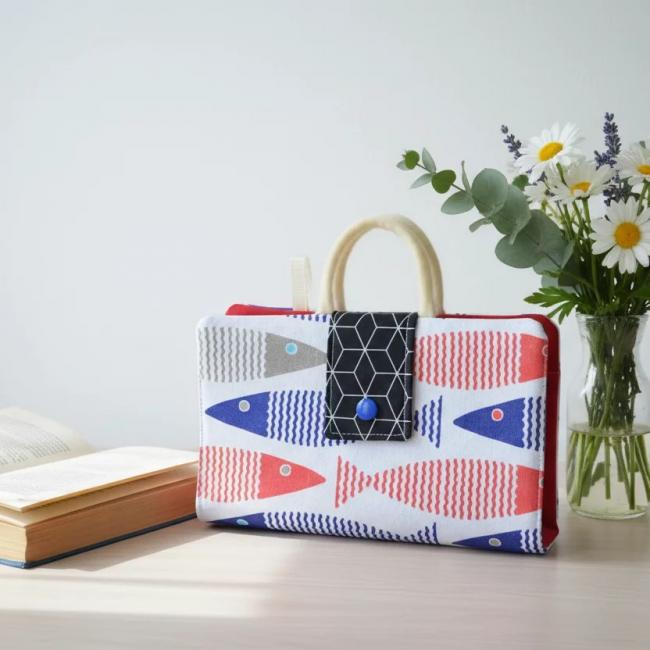Pochette prot&egrave;ge livre poisson en cretonne