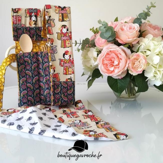 Etui et serviette set &laquo;&nbsp;Japonais&nbsp;&raquo;, pochette &agrave; compartiments