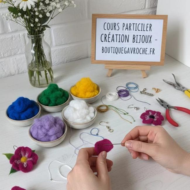 Cr&eacute;e ta broche fleur en laine feutr&eacute;e – Atelier individuel (2h)