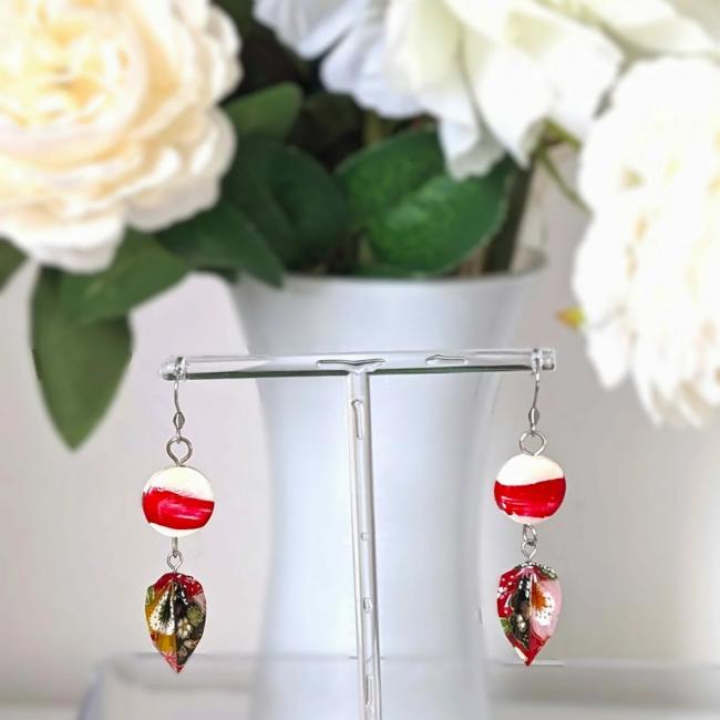 Boucles d&rsquo;oreilles Rouge Passion – Bois peint et Origami