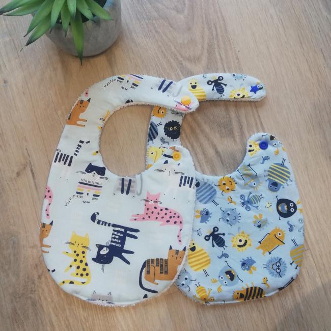 Lot de 2 Bavoirs brodés taille 2