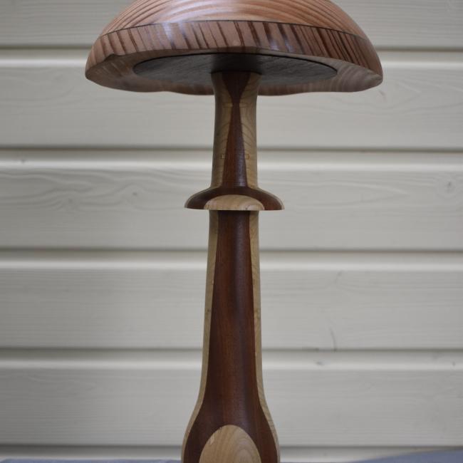 Champignon N&deg;02 Fr&ecirc;ne, sipo, weng&eacute;, s&eacute;quoia, sur socle en alb&acirc;tre