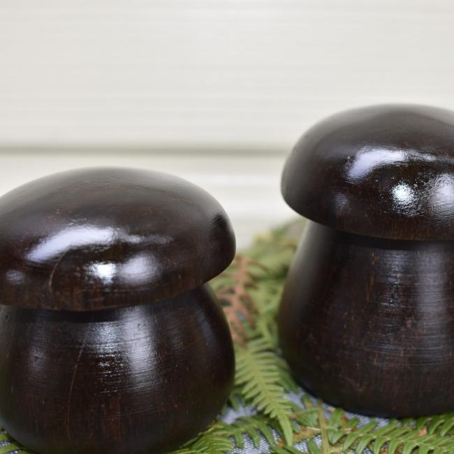 Petits c&egrave;pes en bois de weng&eacute;