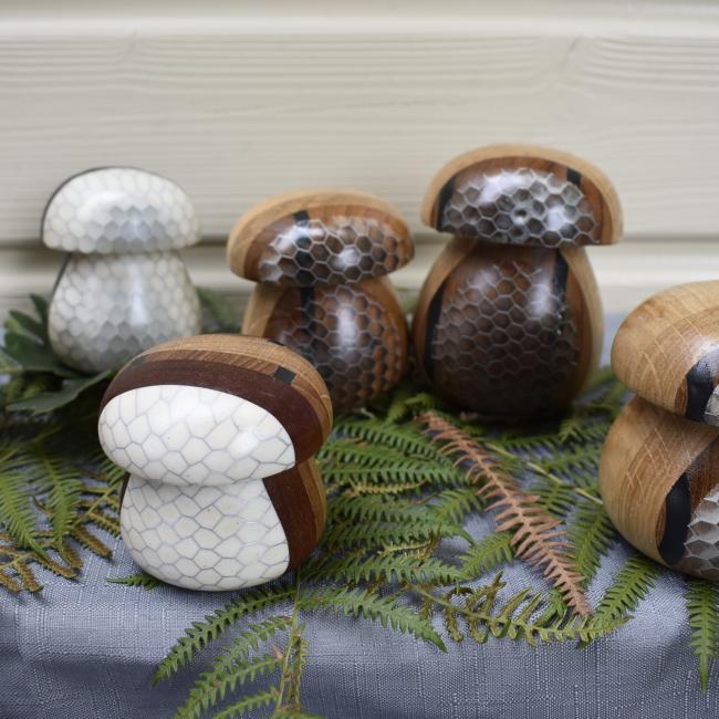 Champignons en ch&ecirc;ne r&eacute;sine &eacute;poxy nid d&rsquo;abeille