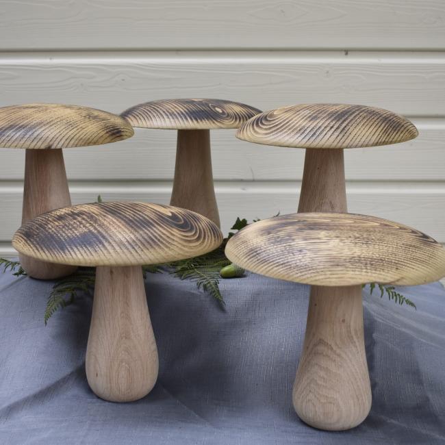 C&egrave;pes en bois de ch&ecirc;ne et ch&acirc;taignier 23 cm ⌀ 23