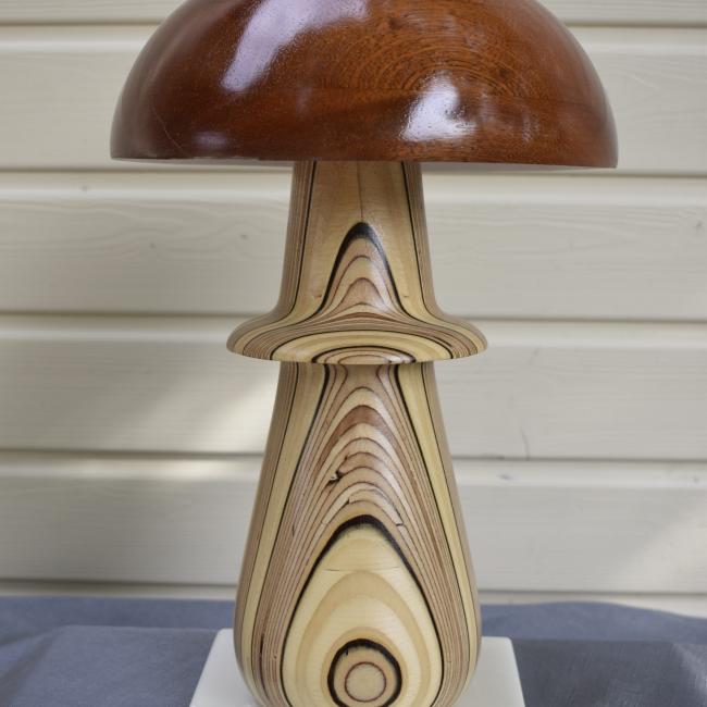 Champignon N&deg;09 Weng&eacute;, Okoum&eacute;, Peuplier, Sipo sur socle en corian