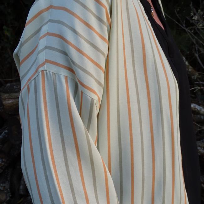 Veste kimono court vert d’eau à rayures oranges et vertes