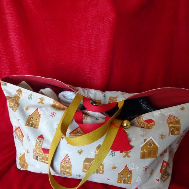 Sac shopping XXL de Noël  beige rouge motif maison pain d’épice
