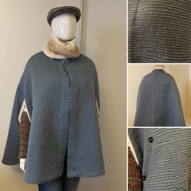 Manteau cape bleu hiver manches fendues