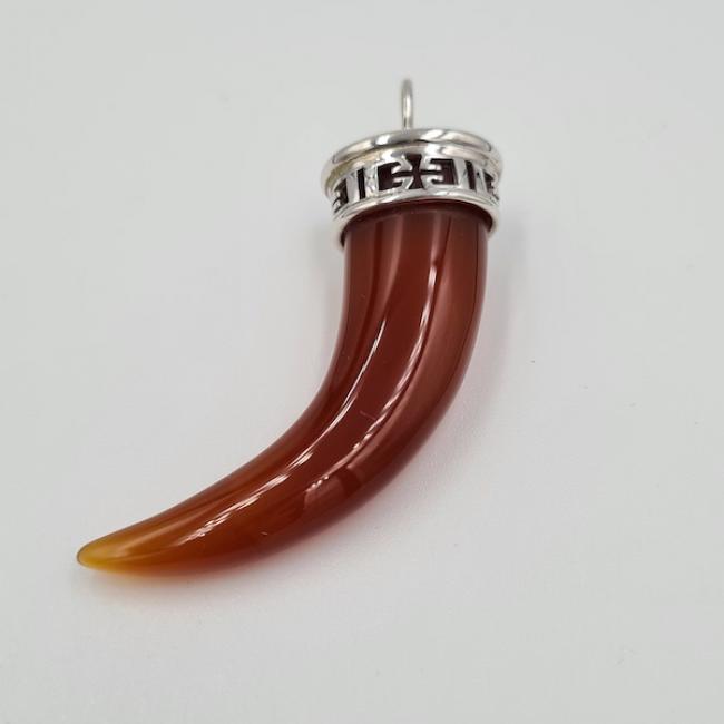 Pendentif dent cornaline