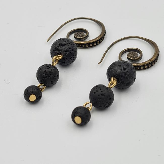 Boucles d’oreilles pendantes en perles de lave