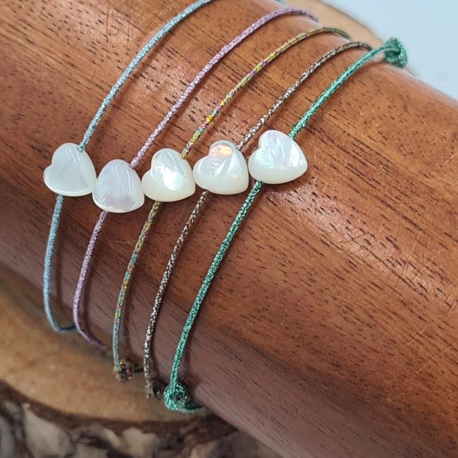 Bracelet réglable coeur en nacre blanche