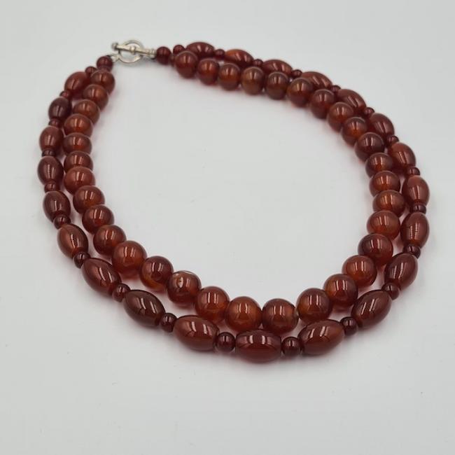 Collier court double rangs en cornaline