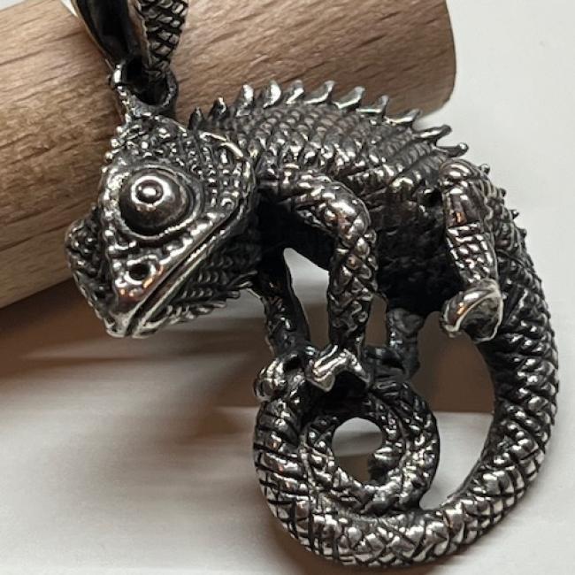 Pendentif caméléon