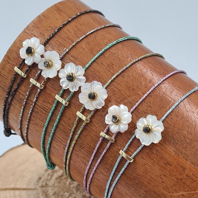 Bracelet réglable nacre blanche fleur de tiaré