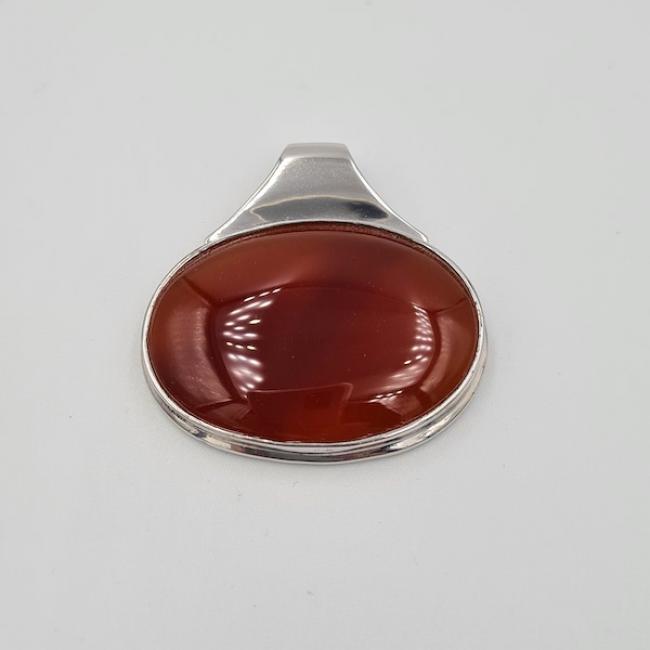 Pendentif Oval en argent et cabochon en cornaline