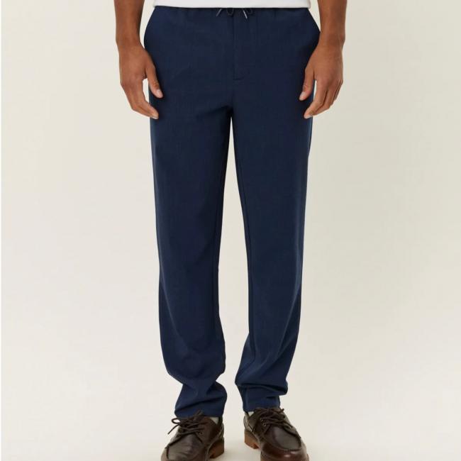 Como Tapered Textured Drawstring Pant