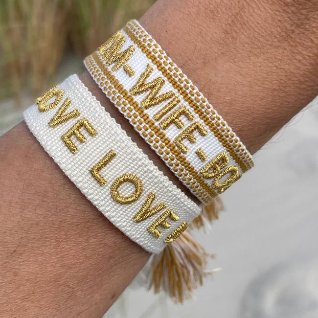 Bracelet brodé MOM WIFE BOSS