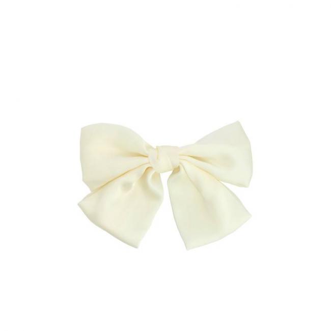 N&oelig;ud Satin Blanc Cass&eacute; sur Pince