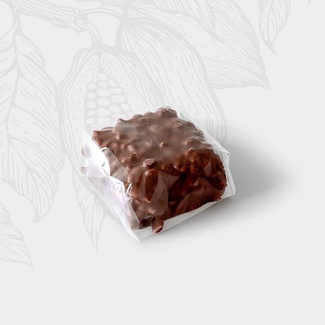 Bouchée au praliné enrobée de chocolat au lait noisette