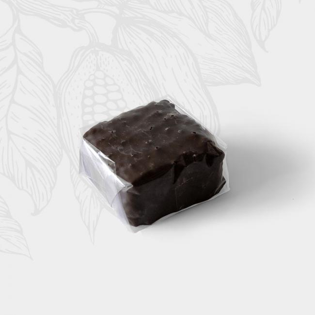 Bouchée au praliné enrobée d’un chocolat noir noisette