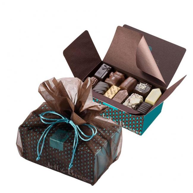 Ballotin 375 g chocolats assortis et pochette organdi marron