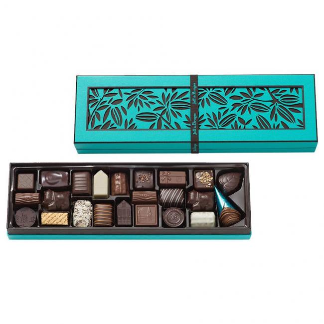Boite rectangulaire bleue 23 chocolats assortis