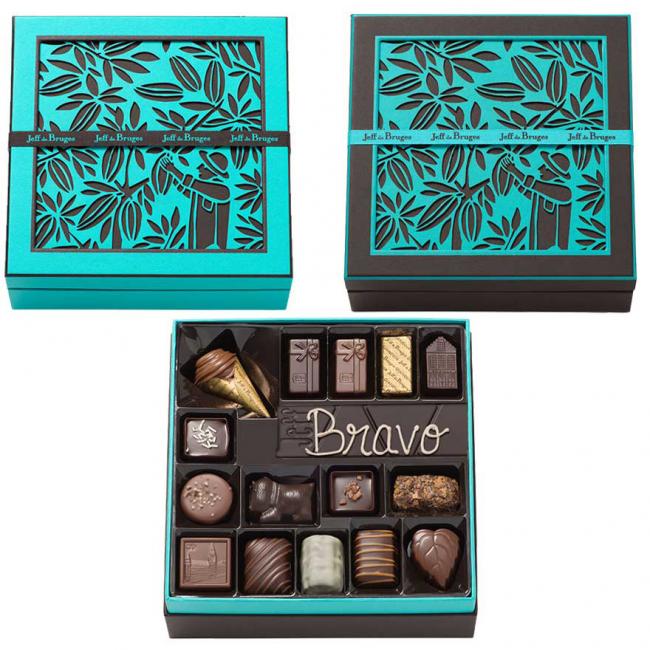 Boite carrée marron ou bleue 33 chocolats et sa barre lait ou noir