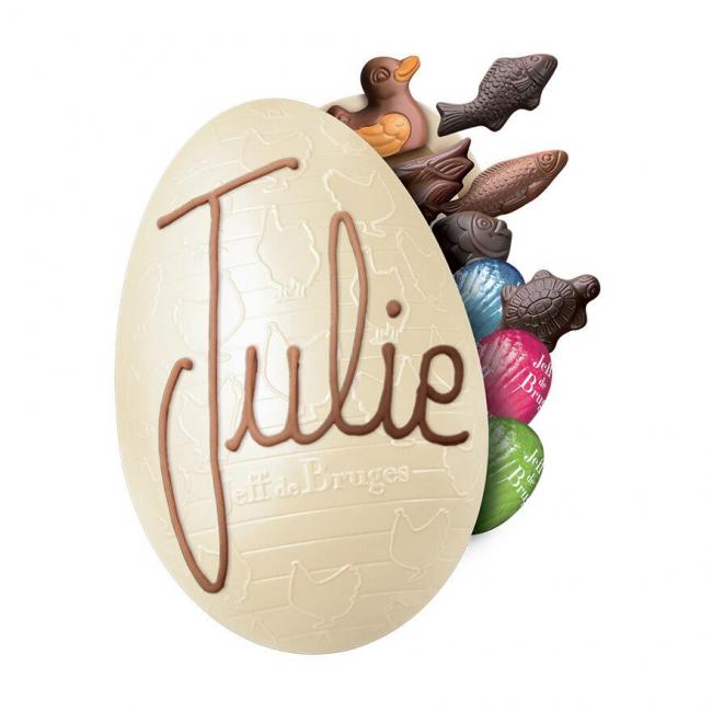 Oeuf 13 cm en chocolat blanc garni avec personnalisation