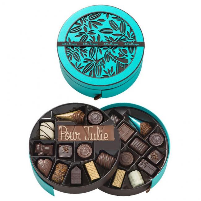 Boite ronde bleue - 26 chocolats et sa barre lait avec personnalisation