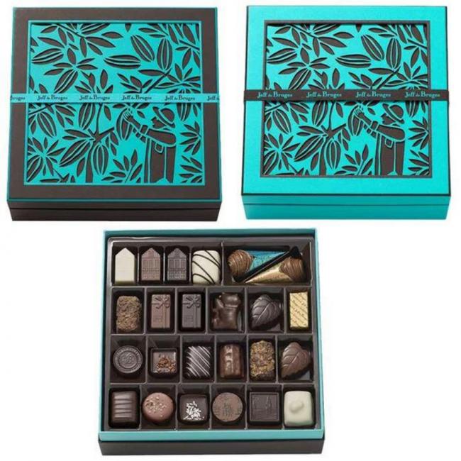 Boite carrée marron ou bleue 48 chocolats assortis