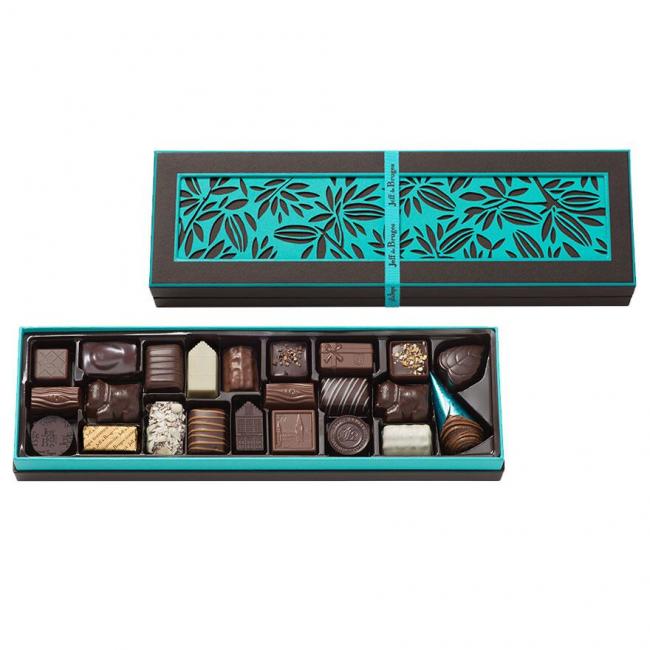 Boite rectangulaire marron 23 chocolats assortis