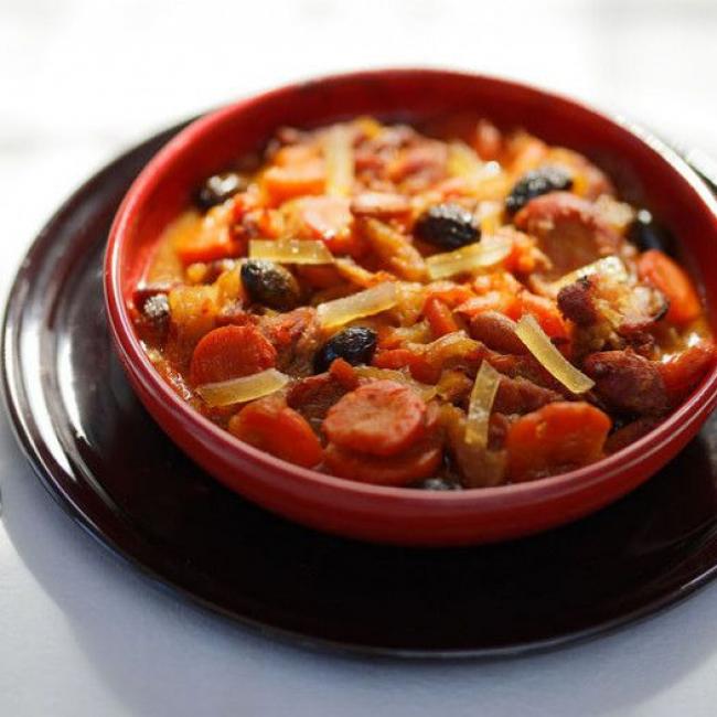 Tajine de poulet aux citrons confits et olives Kalamata