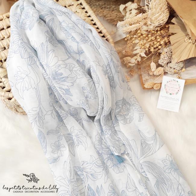 FOULARD BLEU CIEL AVEC POMPONS