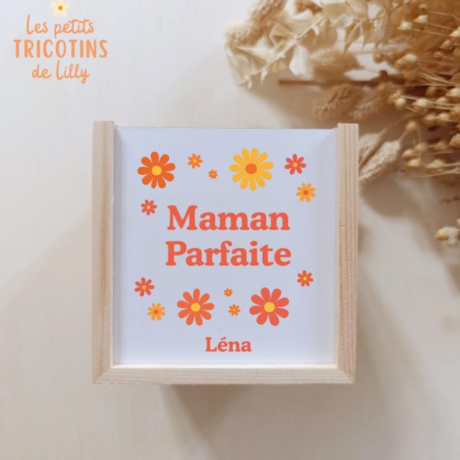 POT &Agrave; CRAYONS EN BOIS &ndash; TH&Egrave;ME MARGUERITES & TEXTE PERSONNALIS&Eacute;