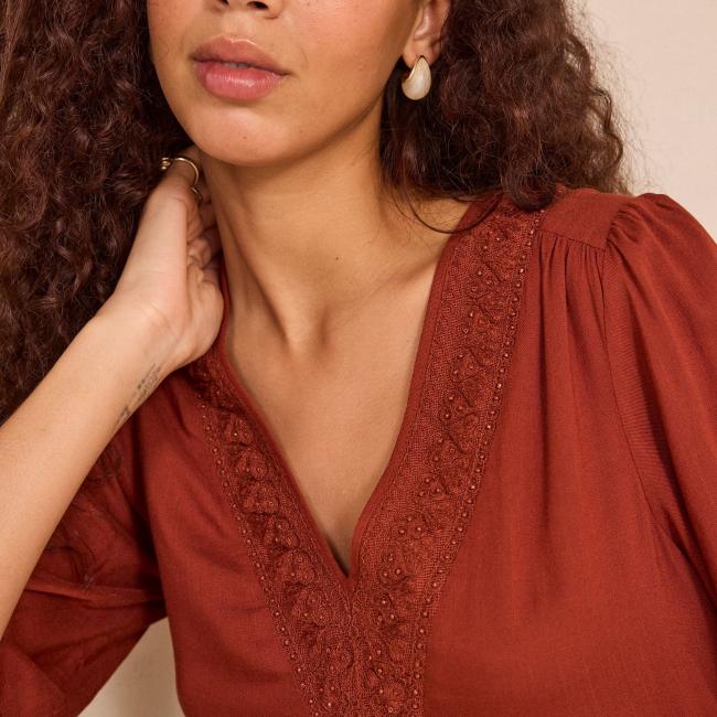 Blouse brod&eacute;e &agrave; manches longues DORIAN