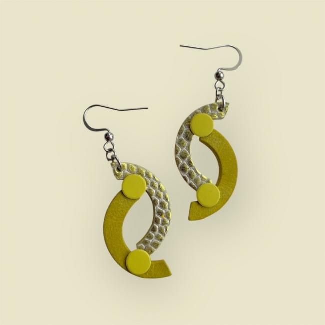 BOUCLES D'OREILLES EN CUIR JAUNE, BERTE