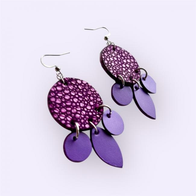 BOUCLES D'OREILLES EN CUIR MAUVE, GWENN