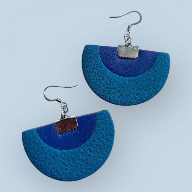 BOUCLES D'OREILLES EN CUIR BLEU, DANY