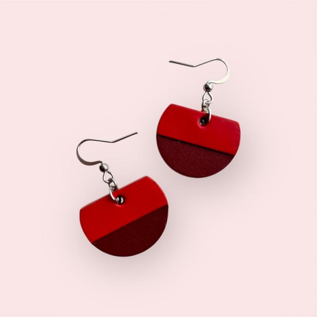 DEMI-CRÉOLES EN CUIR ROUGE, MARGAUX
