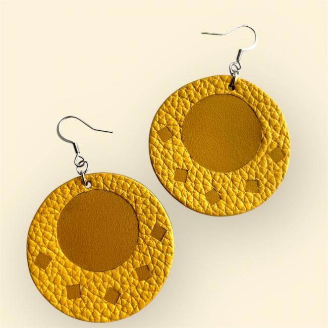 CRÉOLES EN CUIR JAUNE, CLÉA