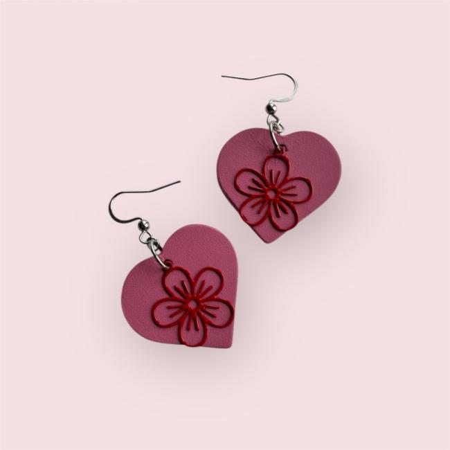 BOUCLES D'OREILLES CŒURS ROSE EN CUIR, MODÈLE FIFI