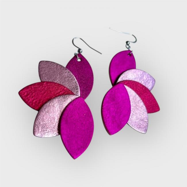 GRANDE BOUCLE D'OREILLE ROSE EN CUIR, NOELLA