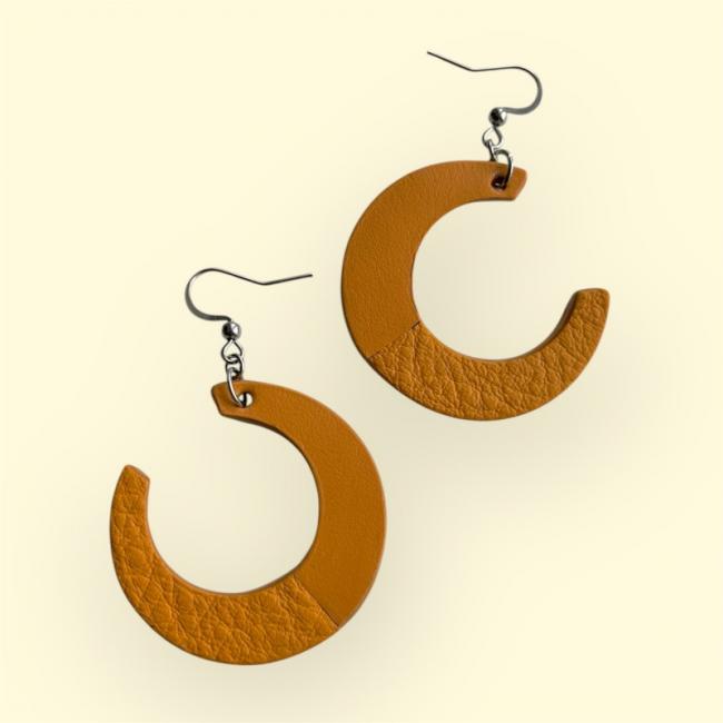 CRÉOLES EN CUIR ORANGE, ANGÈLE