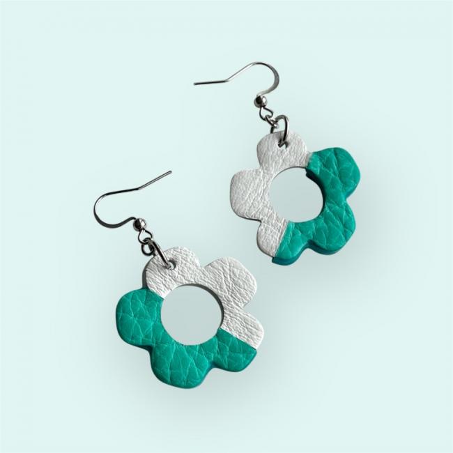 BOUCLES D'OREILLES EN CUIR FLEURS MODÈLE SKYE